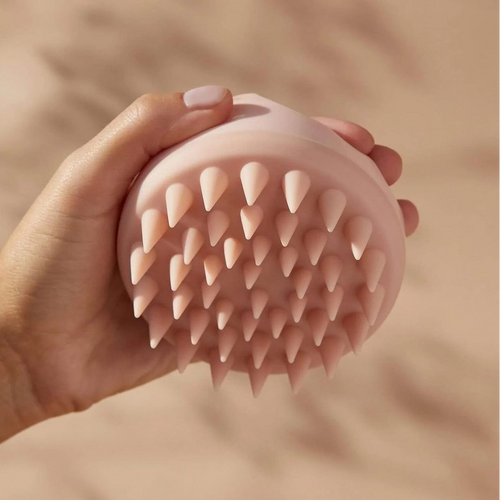 Masážní přístroj na pokožku hlavy stimuluje mikrocirkulaci